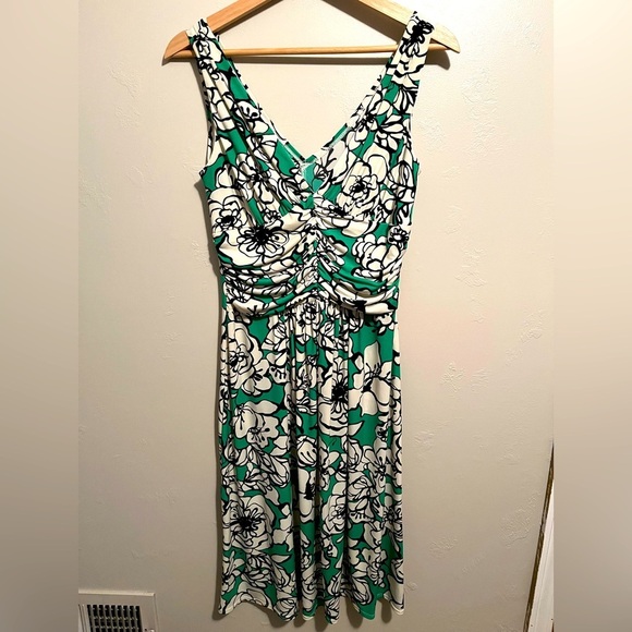 Bisou Bisou Green and White Floral Dress - Picture 1 of 12